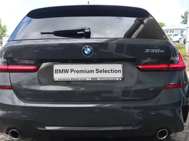 BMW 330