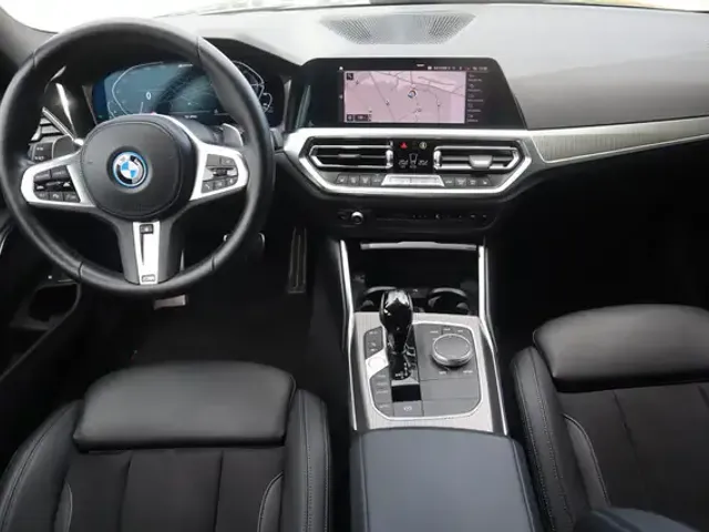 BMW 330