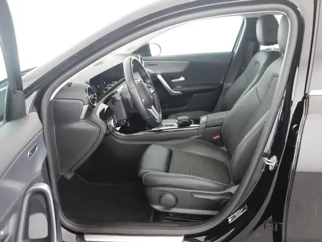 Mercedes-Benz A 220