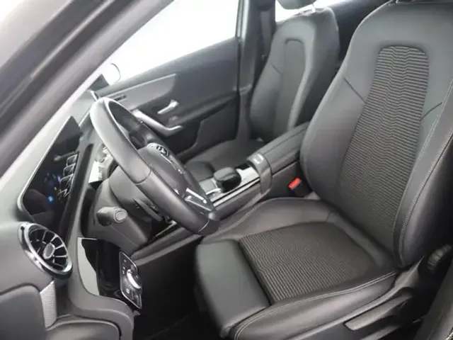 Mercedes-Benz A 220