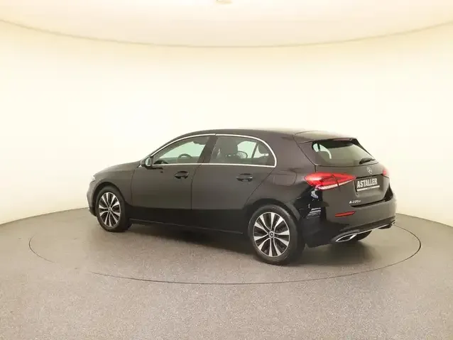 Mercedes-Benz A 220