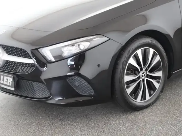 Mercedes-Benz A 220
