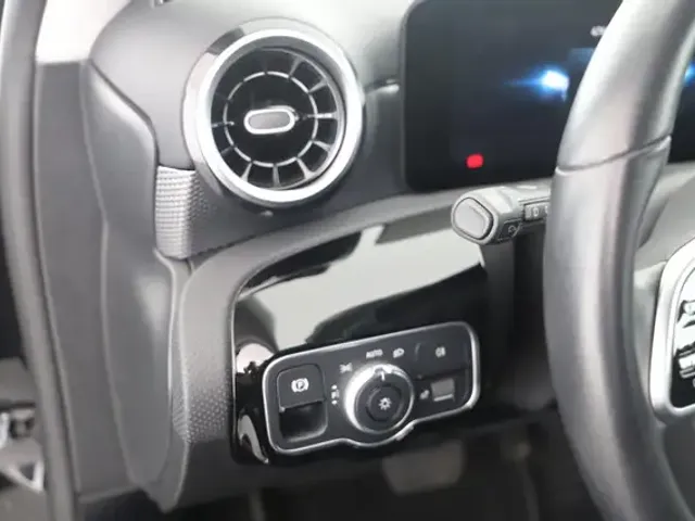 Mercedes-Benz A 220