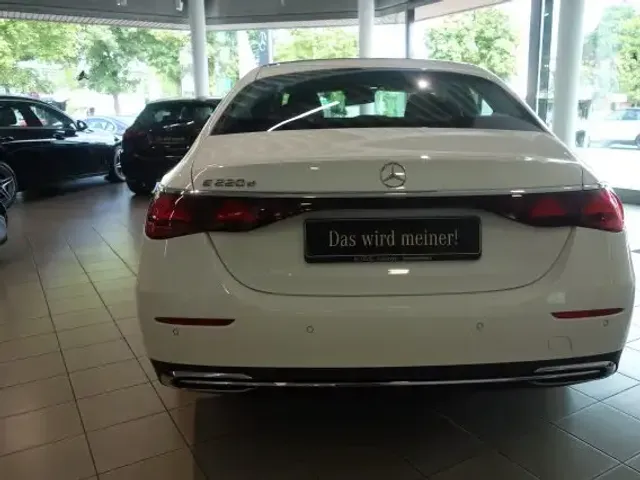 Mercedes-Benz E 220
