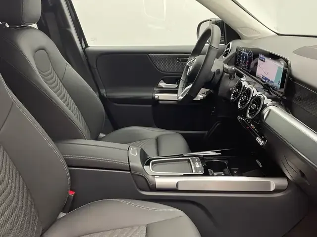 Mercedes-Benz GLB 220