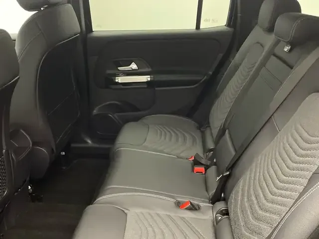 Mercedes-Benz GLB 220