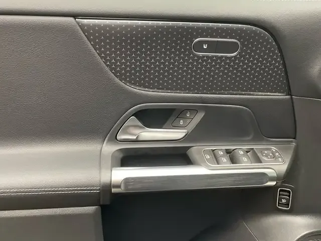 Mercedes-Benz GLB 220