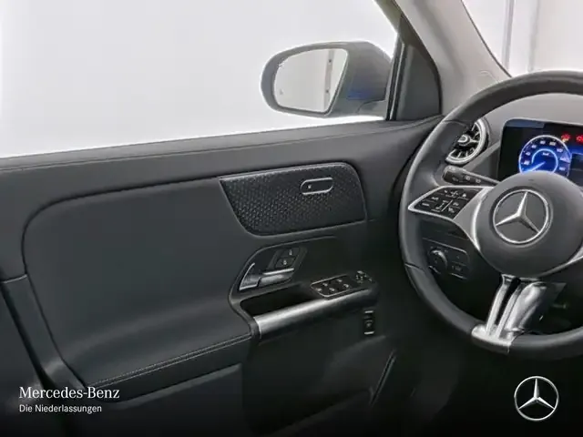 Mercedes-Benz EQA 300