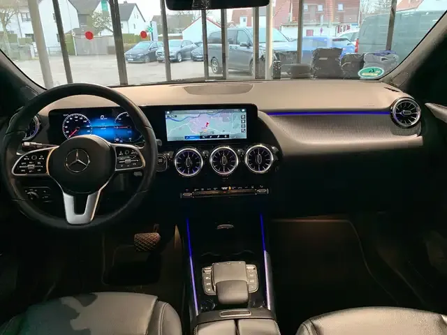 Mercedes-Benz EQA 300