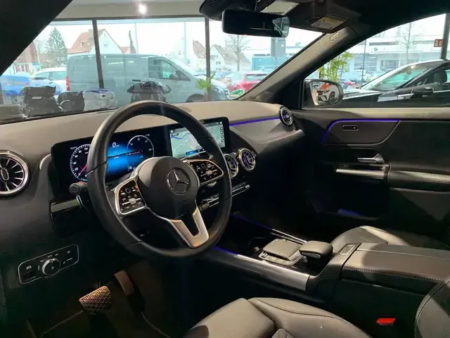 Mercedes-Benz EQA 300