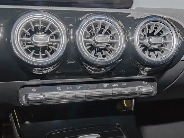 Mercedes-Benz CLA 220