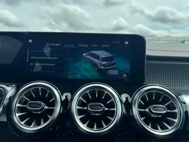 Mercedes-Benz EQB 350