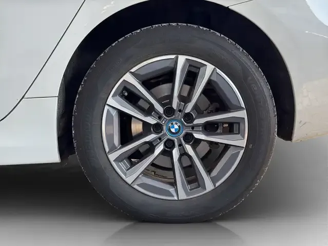 BMW 225