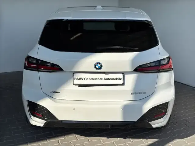 BMW 225