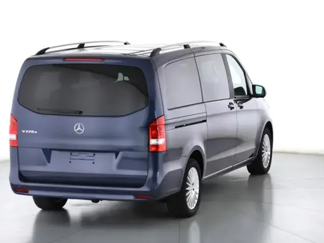 Mercedes-Benz V 220