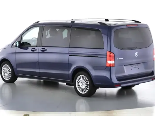 Mercedes-Benz V 220