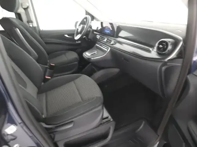 Mercedes-Benz V 220