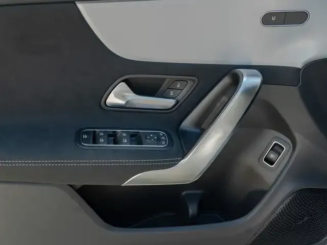 Mercedes-Benz CLA 220