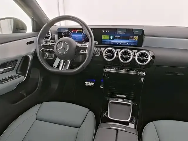 Mercedes-Benz A 220