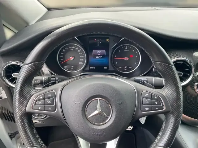Mercedes-Benz V 220