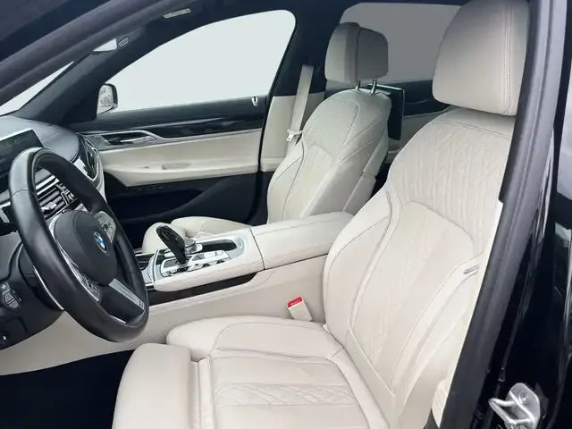 BMW 745