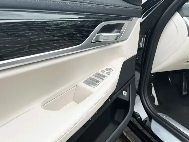 BMW 745
