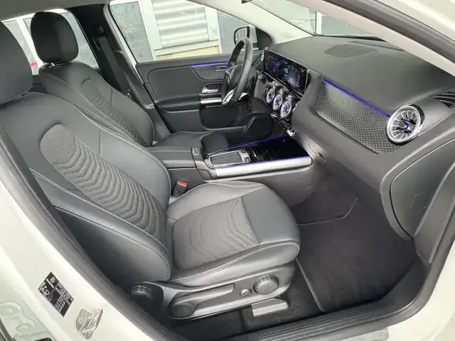 Mercedes-Benz EQA 300