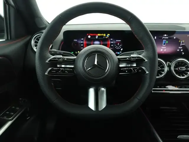 Mercedes-Benz GLB 220