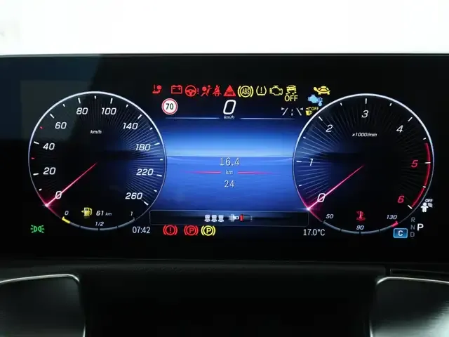 Mercedes-Benz GLB 220