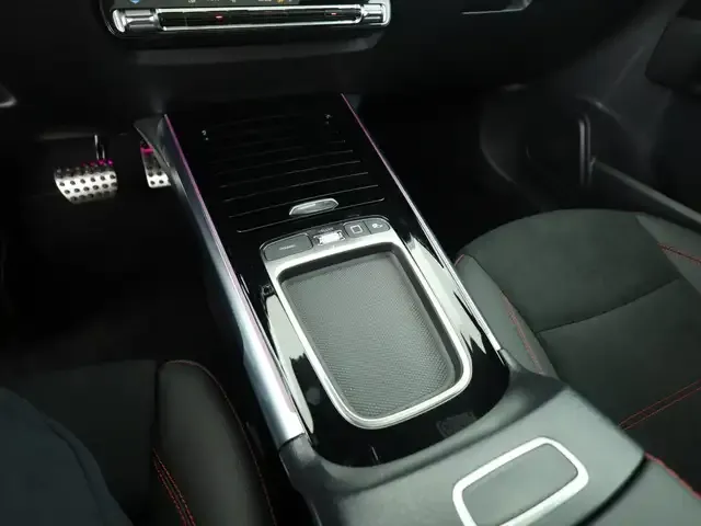 Mercedes-Benz GLB 220