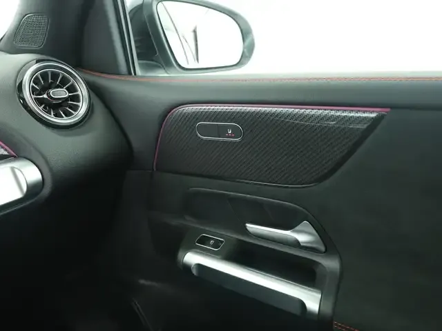 Mercedes-Benz GLB 220