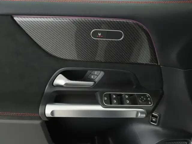 Mercedes-Benz GLB 220