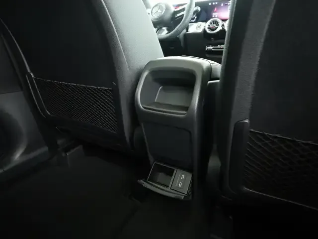 Mercedes-Benz GLB 220