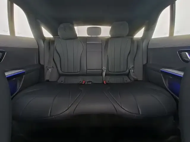 Mercedes-Benz EQE 300