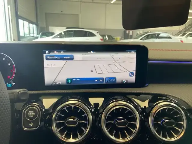 Mercedes-Benz CLA 180