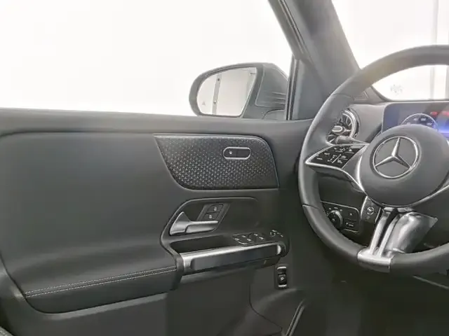Mercedes-Benz EQB 300