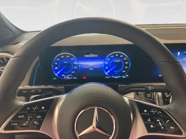Mercedes-Benz EQB 300
