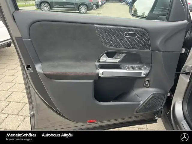 Mercedes-Benz EQB 300
