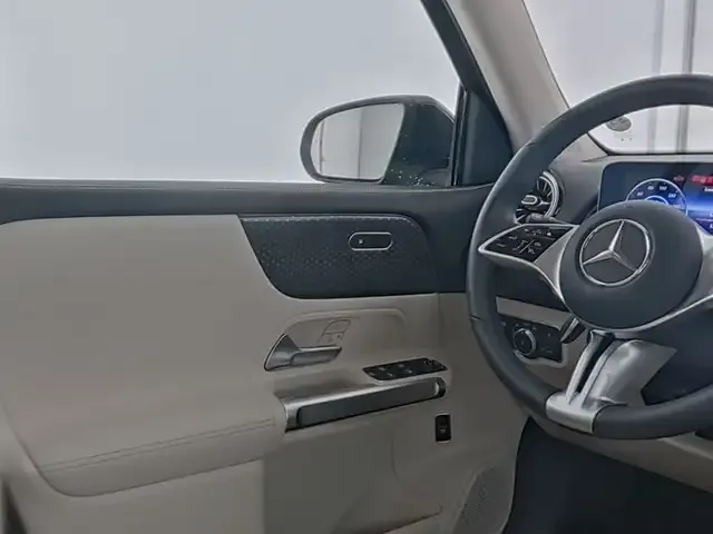Mercedes-Benz EQB 300