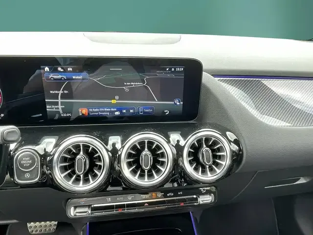 Mercedes-Benz GLA 220