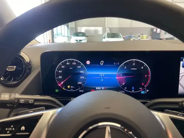Mercedes-Benz B 180
