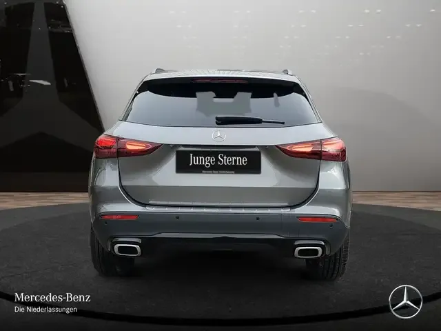 Mercedes-Benz GLA 180