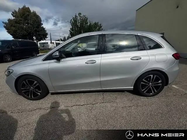 Mercedes-Benz B 180