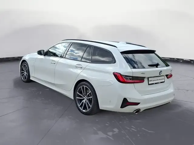 BMW 330