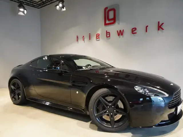 Aston Martin V8