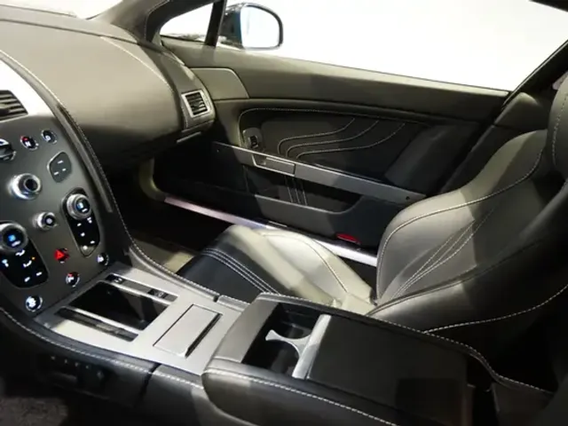 Aston Martin V8