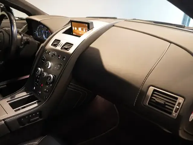 Aston Martin V8
