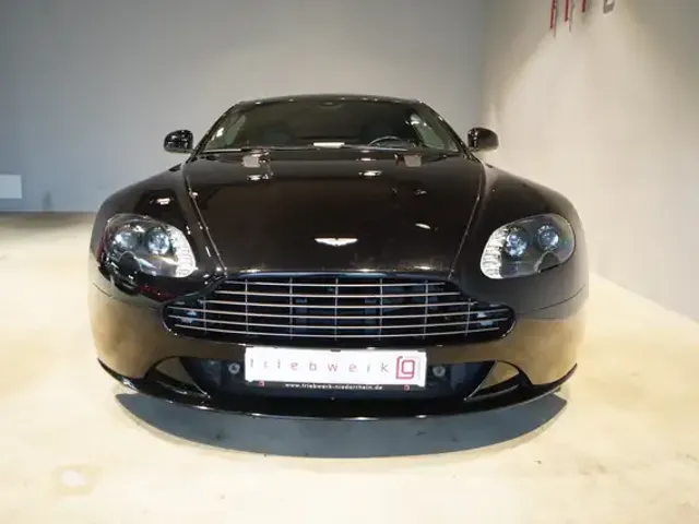Aston Martin V8