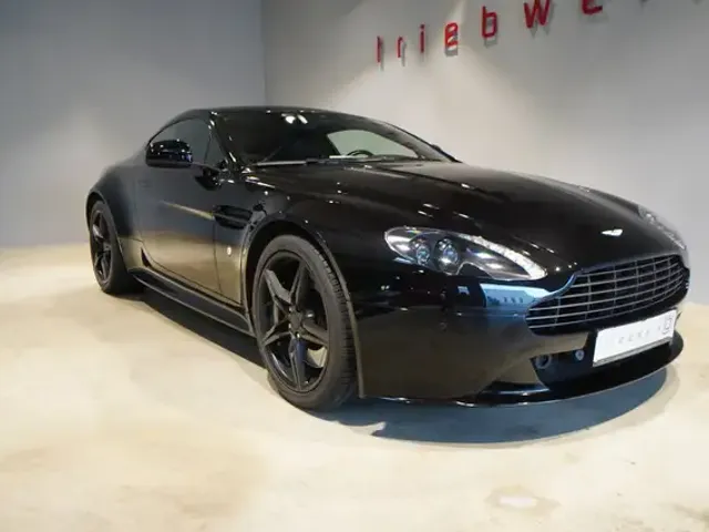 Aston Martin V8