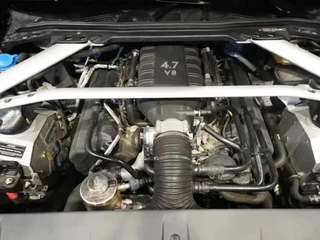Aston Martin V8